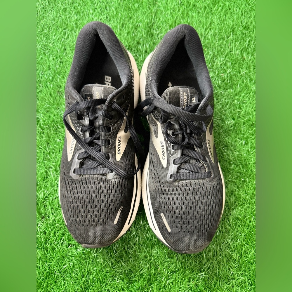Brooks Women’s Black Running Shoes Size 8.5